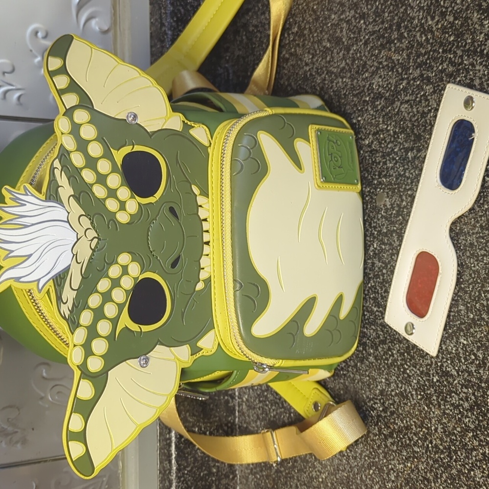 Gremlins Loungefly Bag - Picture 4 of 12